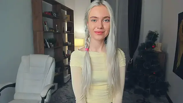 KristalCrowner – webcam model profile photo