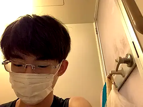 VIKITOMMY – webcam model profile photo Image 16