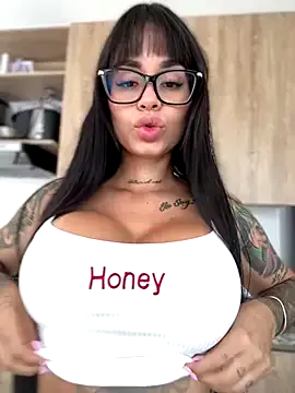 PrettyKatea – webcam model profile photo Image 13