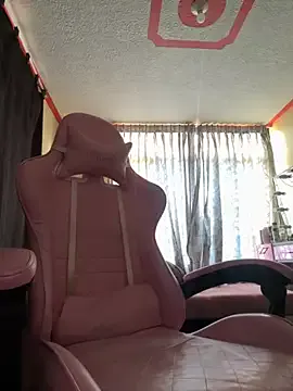 luckrose – webcam model profile photo Image 4