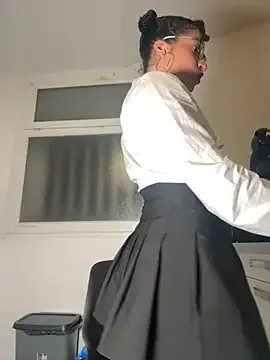 HopeHeaven – webcam model profile photo Image 18