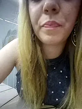 diffgirls1-1 – webcam model profile photo Image 8