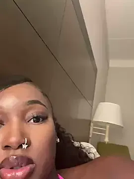 PinkyPai – webcam model profile photo Image 6