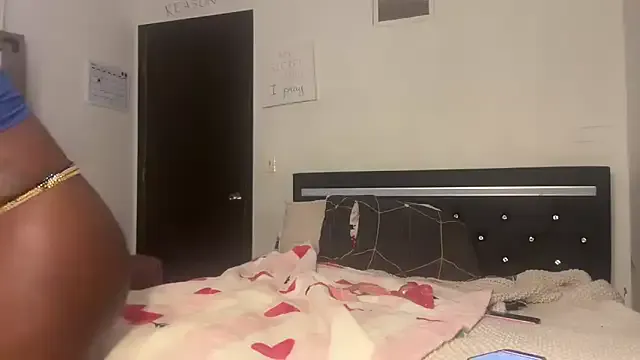 PinkyPai – webcam model profile photo Image 7