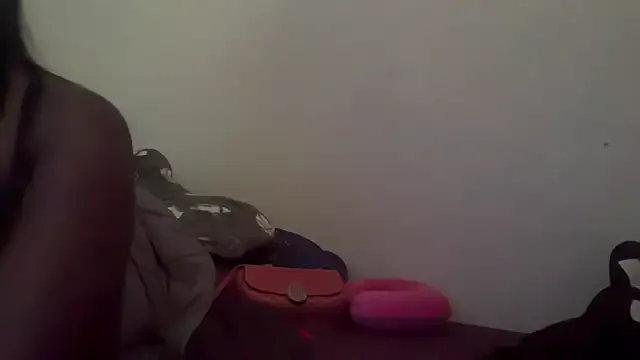 PinkyPai – webcam model profile photo Image 8