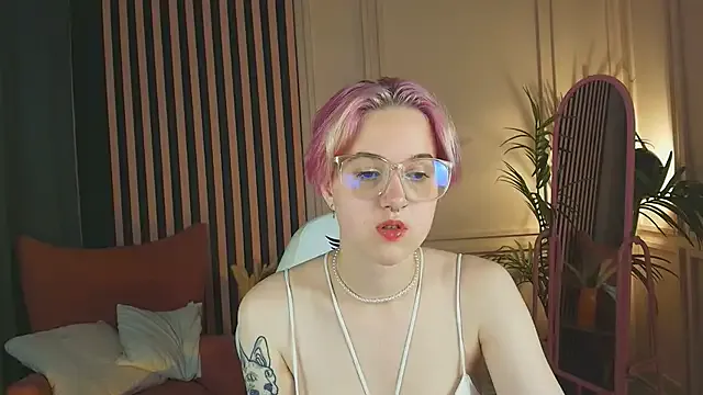 molochnaya000 – webcam model profile photo Image 2