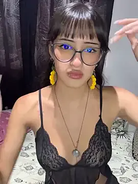 PinkyPai – webcam model profile photo Image 4