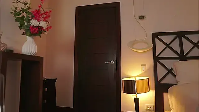 IORio2 – webcam model profile photo Image 7