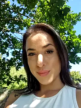 mila_glow – webcam model profile photo Image 15