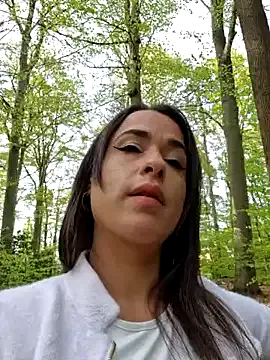 mila_glow – webcam model profile photo Image 3
