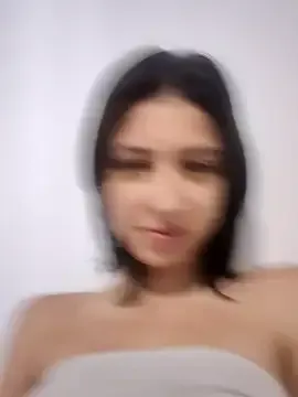 IORio2 – webcam model profile photo Image 3