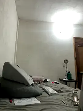 miaandmolly_ – webcam model profile photo Image 3