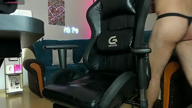 hungeddy – webcam model profile photo Image 9