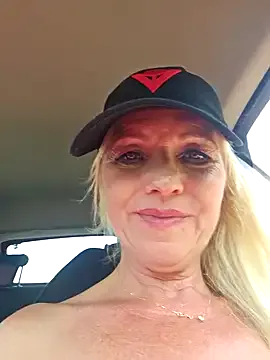 raisawetsx – webcam model profile photo Image 4