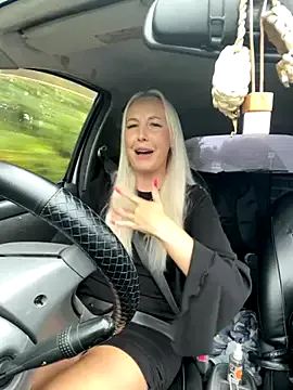 noyerkat – webcam model profile photo Image 11