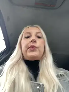 noyerkat – webcam model profile photo Image 12