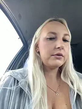 noyerkat – webcam model profile photo Image 13