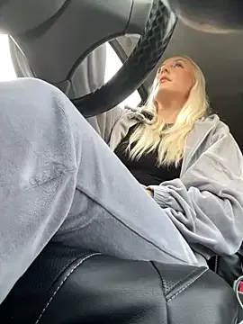 noyerkat – webcam model profile photo Image 14