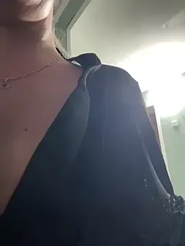 noyerkat – webcam model profile photo Image 7