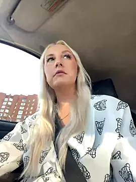 noyerkat – webcam model profile photo Image 8