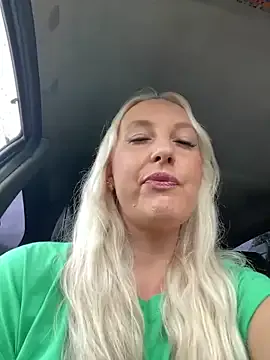 noyerkat – webcam model profile photo Image 9