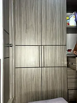 roouse – webcam model profile photo Image 12