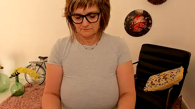Milf-Ella Image 3