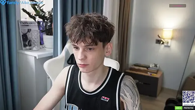 DS888 – webcam model profile photo Image 2