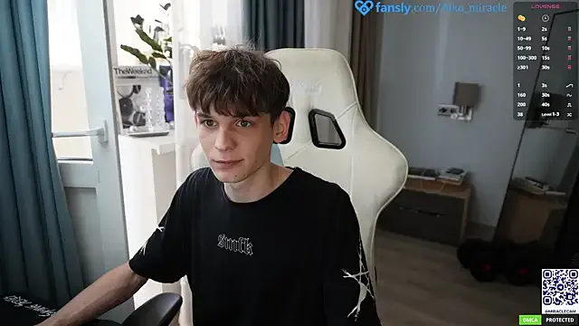 DS888 – webcam model profile photo Image 4