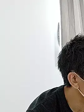 TOP_po – webcam model profile photo Image 14