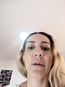 Rinamay_ – webcam model profile photo Image 3