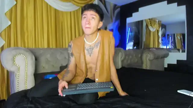 lucretiaburnaugh – webcam model profile photo Image 4