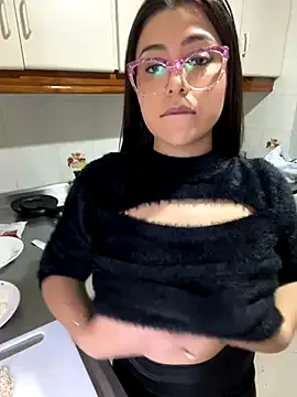 elisonni – webcam model profile photo Image 9