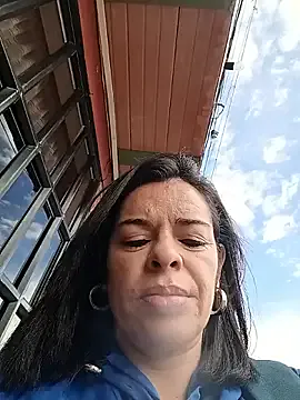 Allla – webcam model profile photo Image 12