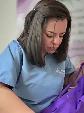 Allla – webcam model profile photo Image 18