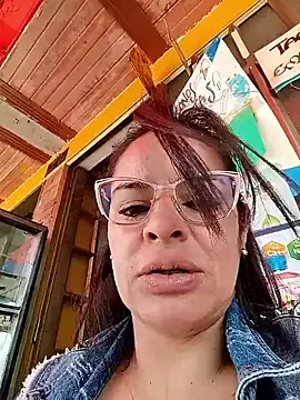 Allla – webcam model profile photo Image 2