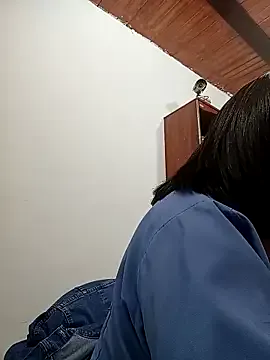 Allla – webcam model profile photo Image 9