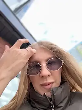 roouse – webcam model profile photo Image 13