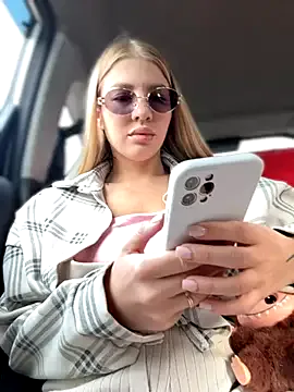 roouse – webcam model profile photo Image 18