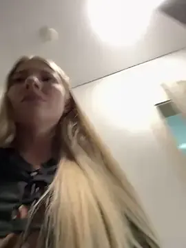 roouse – webcam model profile photo Image 7