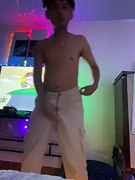 Allla – webcam model profile photo Image 2