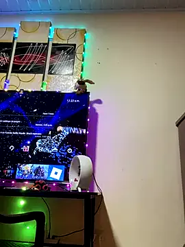 Allla – webcam model profile photo Image 3