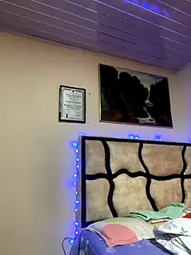 Allla – webcam model profile photo Image 7