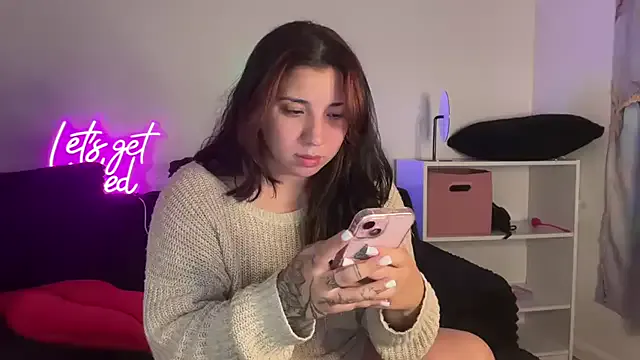 PinkyPai – webcam model profile photo Image 3