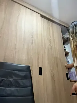 karodu – webcam model profile photo Image 9