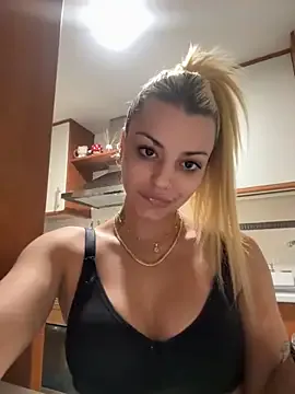 AngelBlushXXX – webcam model profile photo Image 12