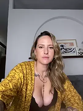 _Alicee_1 – webcam model profile photo Image 4