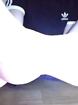 wolfan_sky – webcam model profile photo Image 3