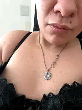 luckrose – webcam model profile photo Image 14