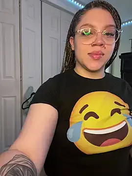 Girl-Pleasure – webcam model profile photo Image 2